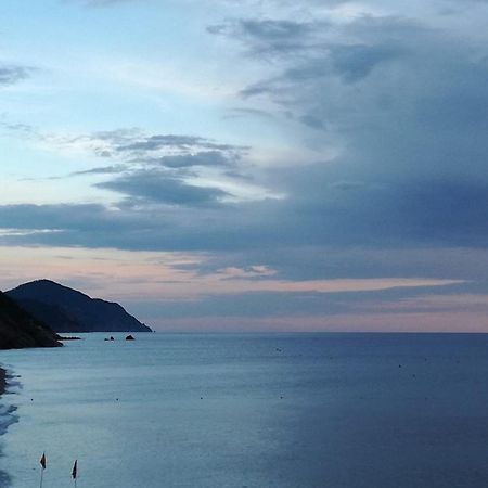 Tino Brezza Di Mare Lägenhet Deiva Marina Exteriör bild